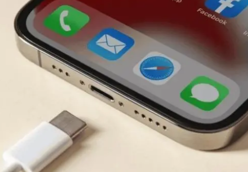 曲阜苹果15维修分享iPhone15改USB-C接口后能和安卓用户互借充电器吗